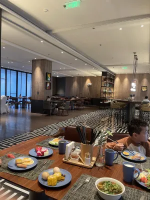 포 포인츠 바이 셰라톤 청두 천푸 뉴 에어리어 식사 Photos