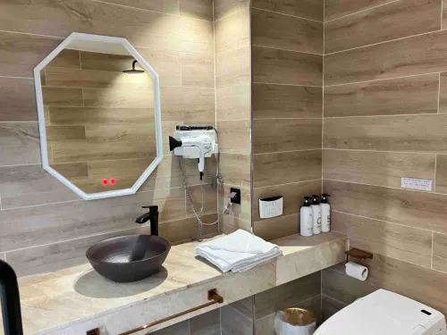 The Post Hotel Kamar Photos