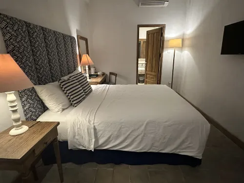 Adhisthana Hotel Kamar Photos