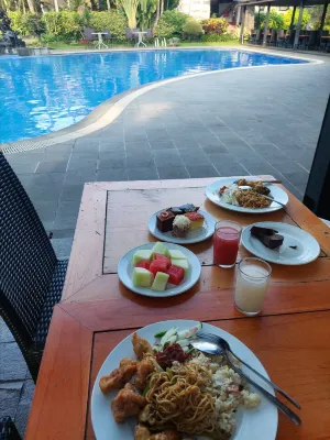 ÉL Hotel Kartika Wijaya Batu Питание Photos