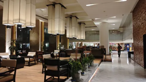 Ramada Plaza by Wyndham Bangkok Menam Riverside Dining Photos