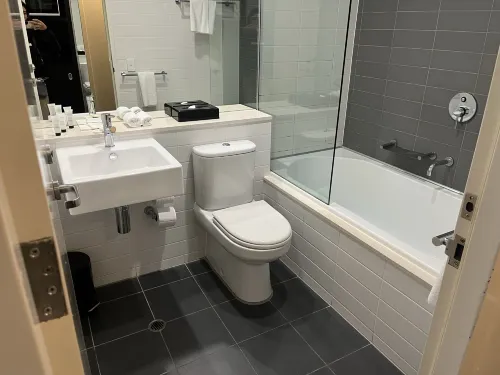 Causeway 353 Hotel Rooms Photos