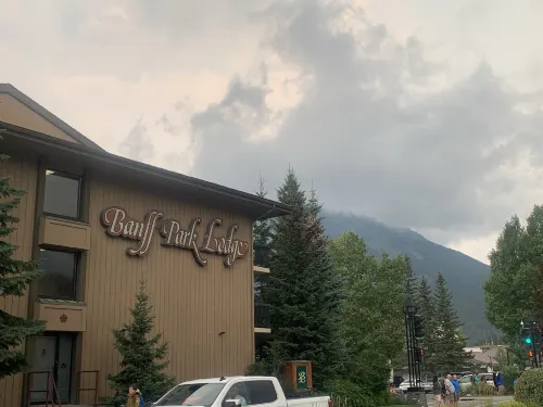 Banff Park Lodge Exterior Photos