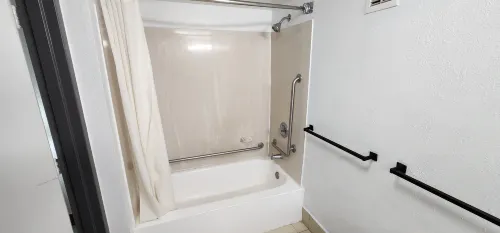 Quality Inn Miami Airport - Doral Rooms Photos