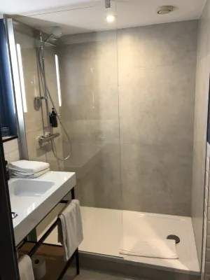 Vienna House Easy by Wyndham Frankfurt Airport Kamar Photos