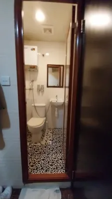 Hong Kong Budget Hostel Rooms Photos