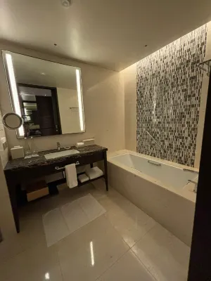 Sheraton Manila Hotel at Newport World Resorts Rooms Photos