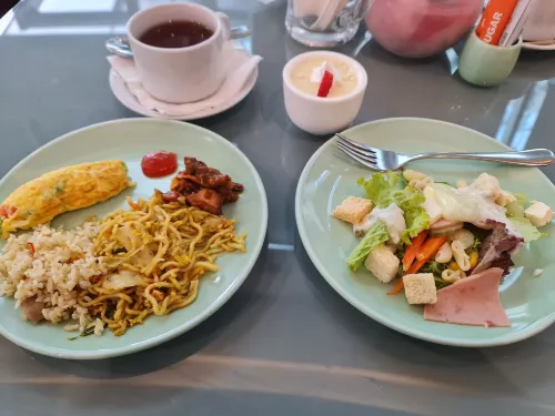HARRIS Hotel & Conventions Festival Citylink Bandung Makanan Photos