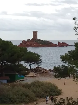 Résidence Le Méditerranée - Saint Raphaël - Vacances Bleues À proximité de l'hôtel Photos