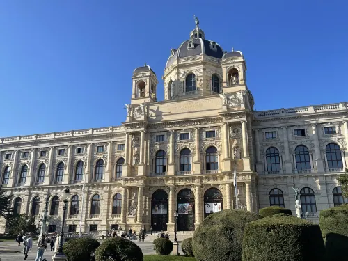 Hotel Zeitgeist Vienna Hauptbahnhof Рядом с отелем Photos