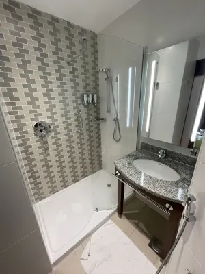 Hampton by Hilton Dubai Al Barsha Rooms Photos