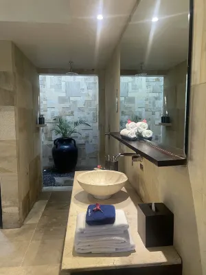 Batu Karang Lembongan Resort & Spa Rooms Photos
