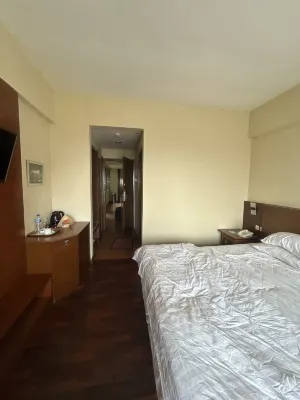 Puncak Pass Resort Kamar Photos