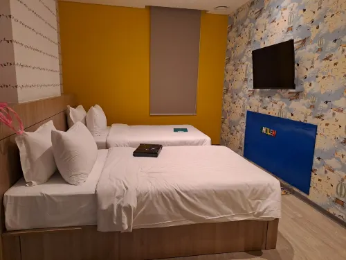 Yellow Bee Resort Cililitan Kamar Photos