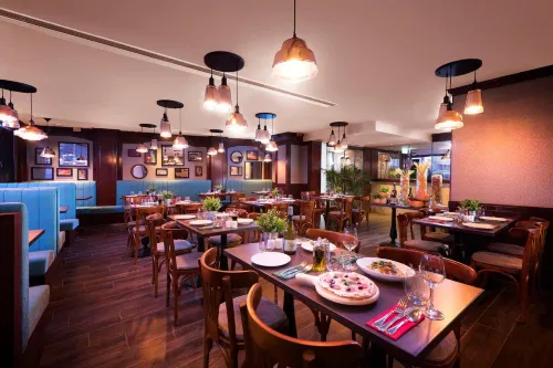 Regal Oriental Hotel Restauration Photos