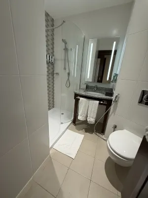 Hampton by Hilton Dubai Al Barsha Rooms Photos