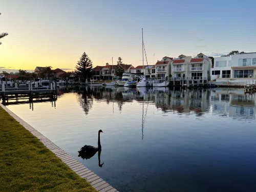 Mariners Cove Waterfront Motel and Apartments Near Hotel Photos