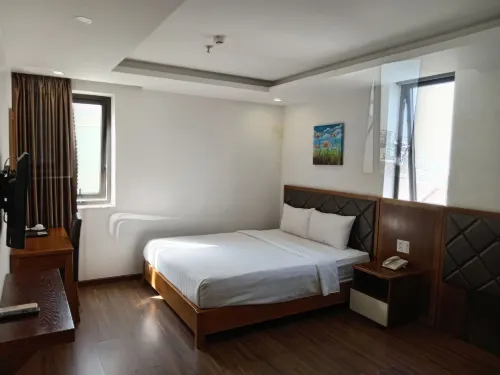 La Beach Hotel Kamar Photos