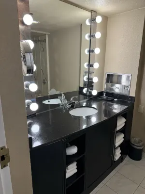 Westgate Las Vegas Resort & Casino Rooms Photos