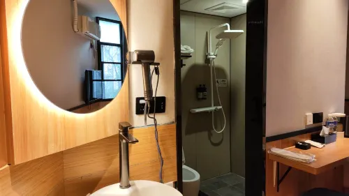 Qianji Hotel Rooms Photos