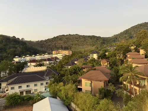 Chanalai Hillside Resort, Karon Beach Рядом с отелем Photos