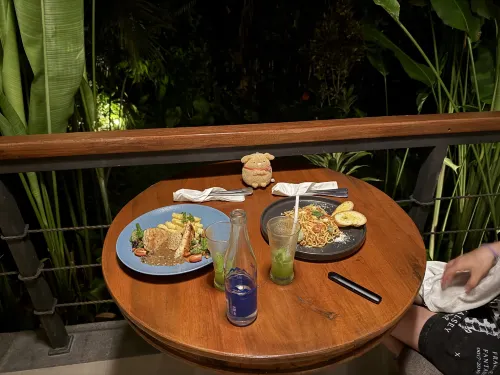 The Compass Rose Ubud Restauranger Photos