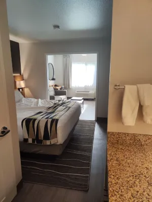 Oxford Suites Redding Rooms Photos