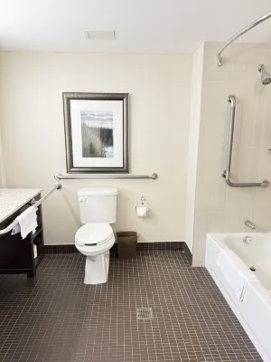 DoubleTree by Hilton Hotel Boston Bayside Rooms Photos