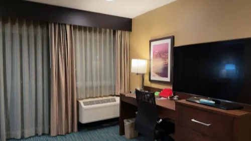 La Quinta Inn & Suites by Wyndham San Francisco Airport West Rooms Photos