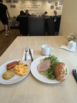 Promenade City Hotel Dining Photos