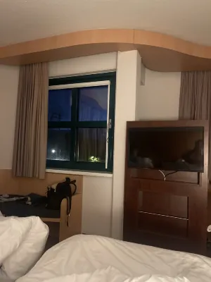 Ibis Budapest Heroes Square Номера Photos