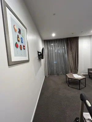 Ramada Suites by Wyndham, Victoria Street West Rooms Photos