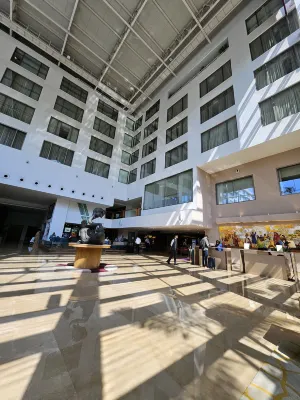 Radisson Blu Plaza Hotel Hyderabad Banjara Hills Public Areas Photos