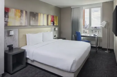 Doubletree by Hilton New York Times Square West Rooms Photos