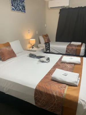 Kalua Motel Rooms Photos