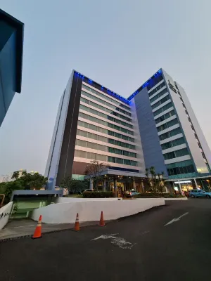 Holiday Inn Express Jakarta International Expo Extérieur Photos