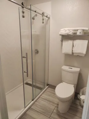 Oxford Suites Redding Rooms Photos