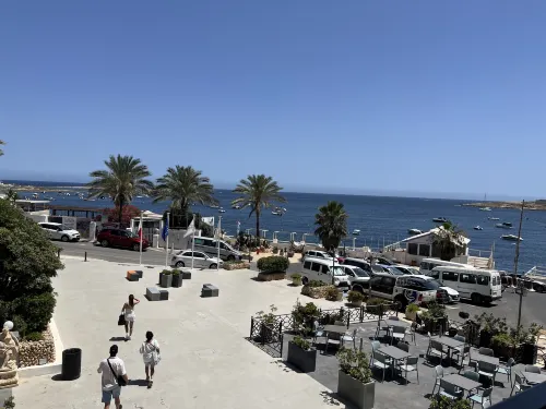 AX Sunny Coast Resort & Spa Рядом с отелем Photos