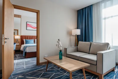 Ramada by Wyndham Astana Zimmer Photos