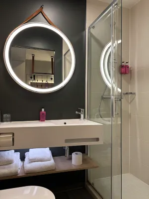 Moxy Edinburgh Fountainbridge Zimmer Photos