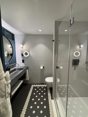 The Gantry London, Curio Collection by Hilton Chambres Photos