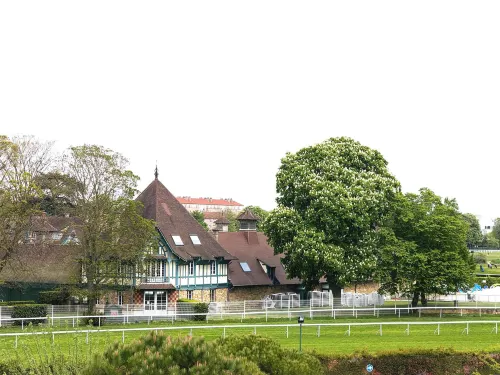 Renaissance Paris Hippodrome de St. Cloud Hotel À proximité de l'hôtel Photos