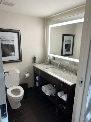DoubleTree by Hilton Hotel Boston Bayside Rooms Photos