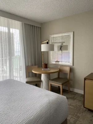Alohilani Resort Waikiki Beach Kamar Photos