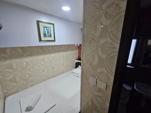 New London Hostel Rooms Photos