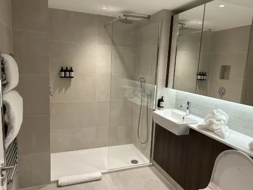 Cove - Landmark Pinnacle Rooms Photos