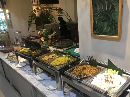 Daima Hotel Padang Makanan Photos