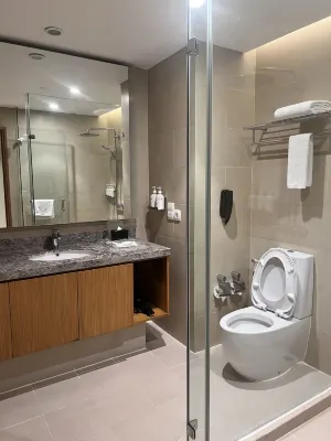 Holiday Inn & Suites Jakarta Gajah Mada Kamar Photos