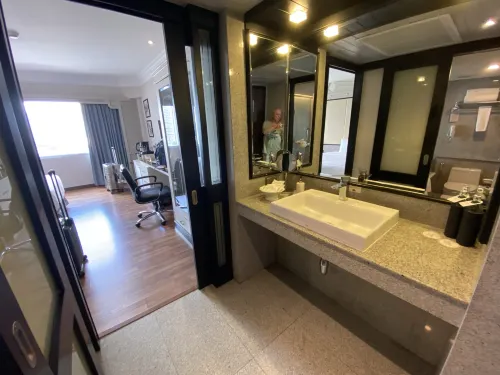 Ramada Plaza by Wyndham Bangkok Menam Riverside Rooms Photos
