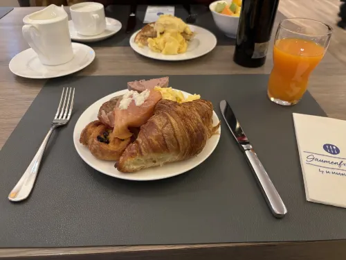 H4 Hotel Hannover Messe Dining Photos